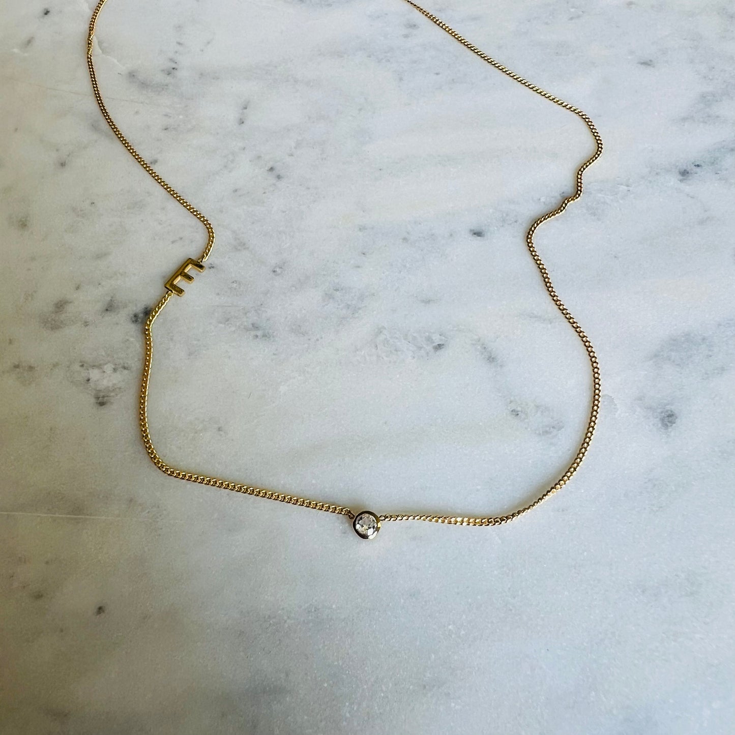Колие с буква Е и циркон / SAMPLE SALE