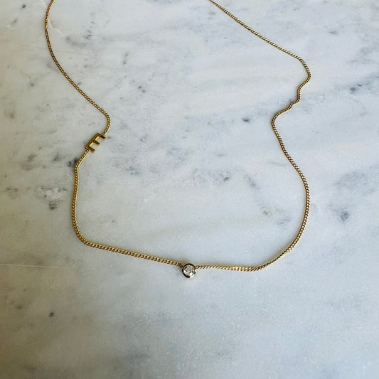 Колие с буква Е и циркон / SAMPLE SALE