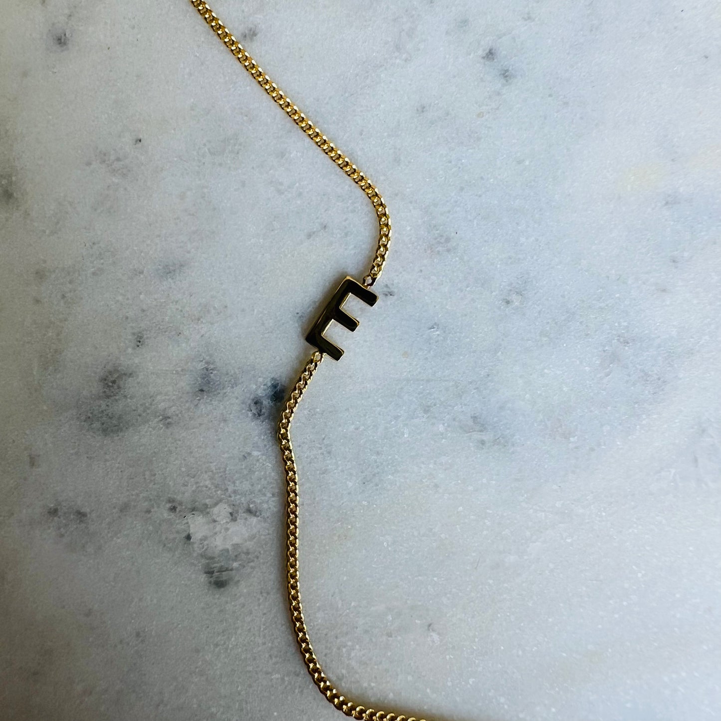 Колие с буква Е и циркон / SAMPLE SALE