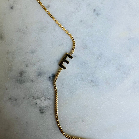Колие с буква Е и циркон / SAMPLE SALE