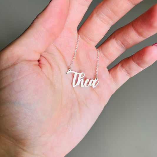Колие с калиграфско име Thea / SAMPLE SALE