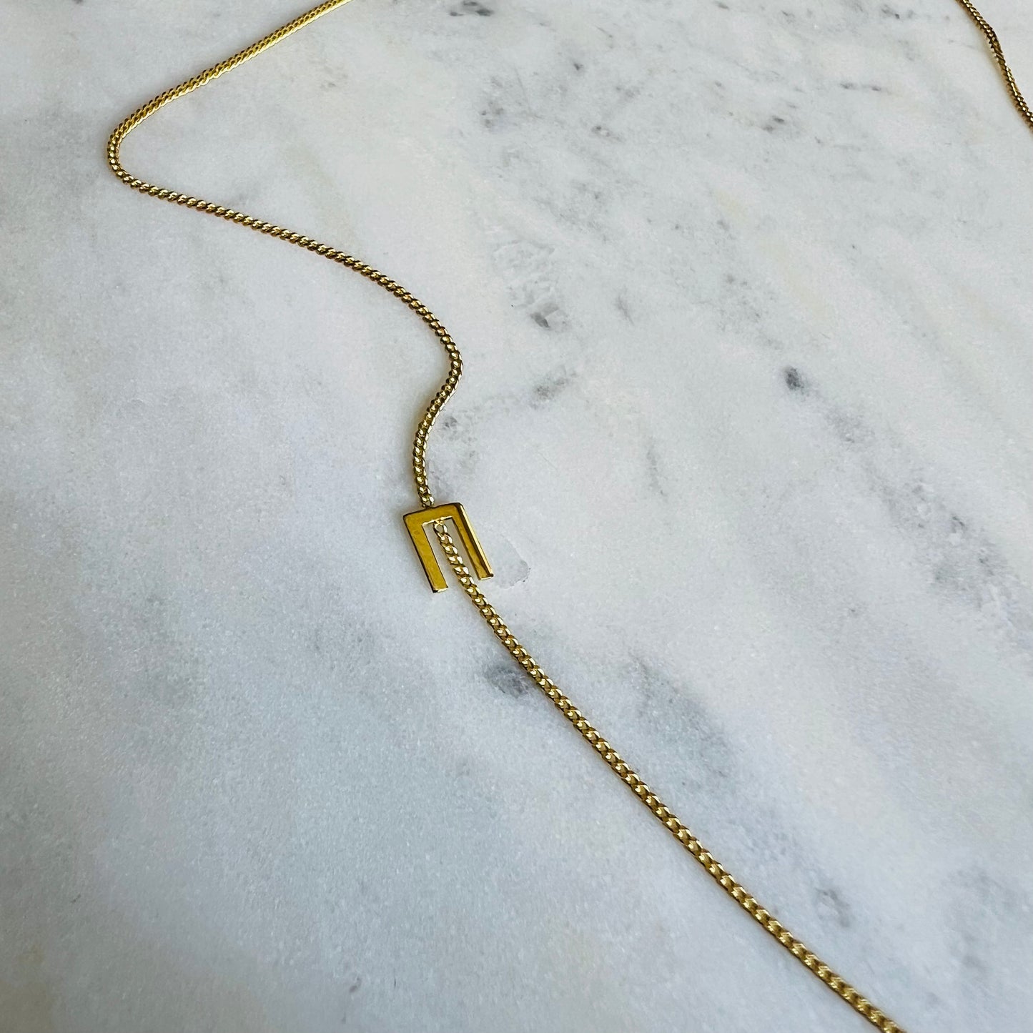 Колие с буква П и циркон / SAMPLE SALE